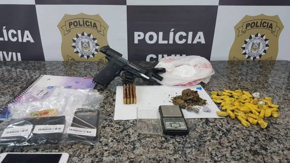 Operação Policial realiza prisões apreendendo arma, celulares e drogas em Santo Ângelo - foto 2