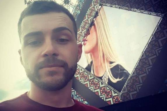Tony de Medeiros Funari, 28 anos, e a mãe, Maria Gorete de Medeiros Funari, 60 anos, estavam no HB20 que colidiu contra um caminhão-cegonha