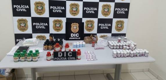 Segundo Polícia Civil, eles estavam sem registro no órgão de Vigilância Sanitária ou sem licença na Anvisa. Três pessoas foram levadas para a delegacia para interrogatório