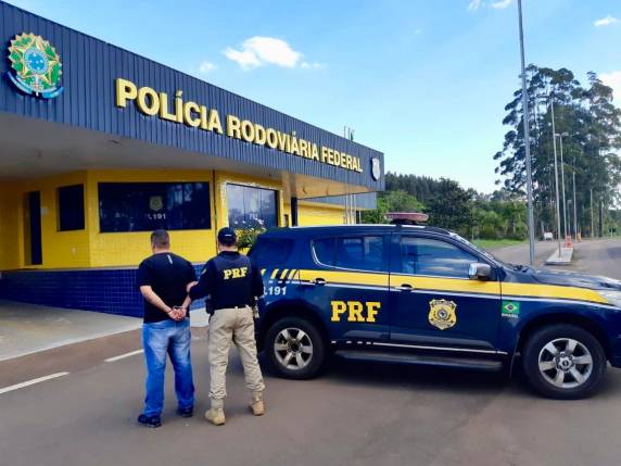 Antes, a PRF havia prendido três pessoas em Concórdia e apreendido mais 23 mil reais