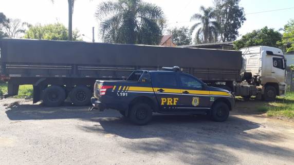 PRF apreende carreta com pneus importados durante fiscalização de crimes transfronteiriços em Panambi/RS - foto 3