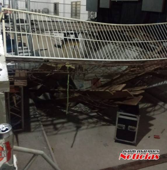 Palco desaba e músicos ficam feridos sem gravidade durante baile no Km 20, em Horizontina - foto 3