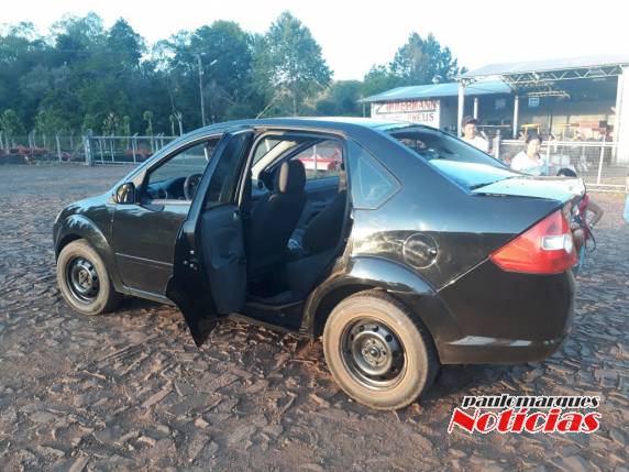 Colisão traseira envolve dois veículos no Bairro Carolina em Três de Maio - foto 4