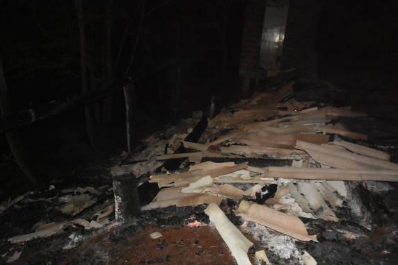 Irmãos tem casa destruída pelo fogo em Ametista do Sul - foto 3