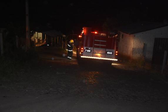 Irmãos tem casa destruída pelo fogo em Ametista do Sul - foto 2