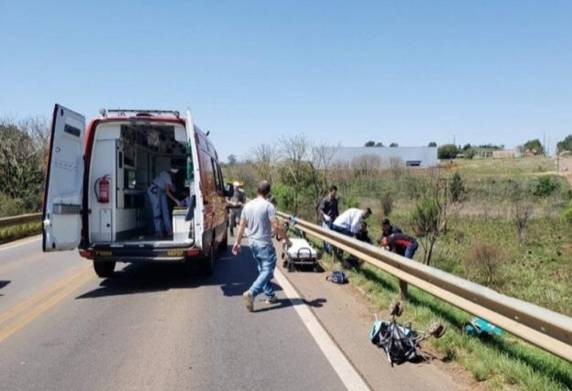 Companheiro e bebê, que estavam com ela, também foram encaminhados em estado grave para o Hospital São Vicente de Paulo. Vítima foi identificada como Gisele Pereira Venegáz