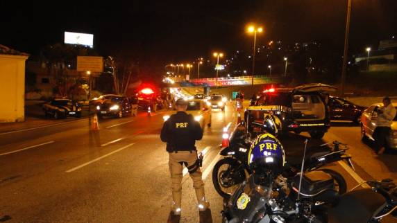 PRF flagra 200 condutores sob efeito de álcool durante o final de semana em SC - foto 3