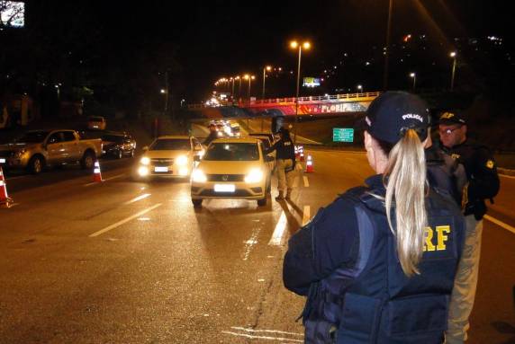 PRF flagra 200 condutores sob efeito de álcool durante o final de semana em SC - foto 5