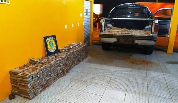 Ação conjunta PRF e PF flagra 450 quilos de cocaína escondida em carga de cocos na BR 101 em Barra Velha - foto 2
