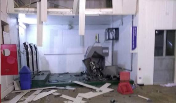 Brigada Militar mantém cerco na região na tentativa de localizar criminosos que explodiram caixa eletrônico dentro de empresa em Serafina Corrêa
