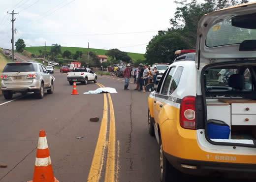 Um acidente de trânsito entre duas motocicletas resultou na morte de uma pessoa e deixou outra gravemente ferida