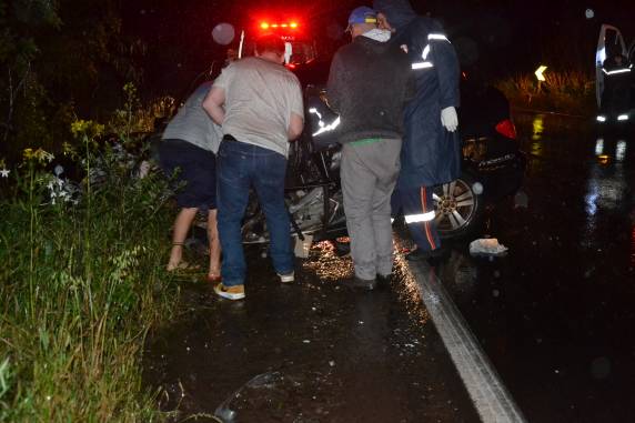 Grave colisão envolve carro e caminhão na RS 404 em Rondinha - foto 4