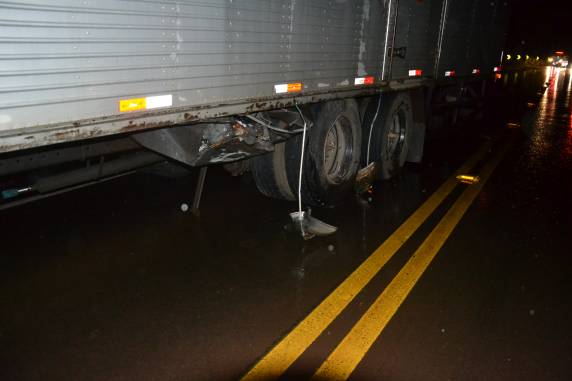Grave colisão envolve carro e caminhão na RS 404 em Rondinha - foto 6