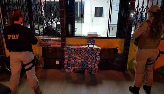 Ação conjunta PRF e PM apreende 200 quilos de maconha e recupera carro roubado na BR 282 em Irani - foto 3