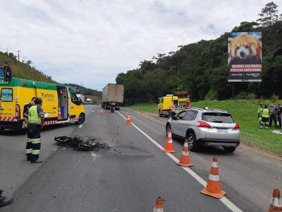 Jovem motociclista morre em acidente na BR 101 em Iatajaí - foto 3