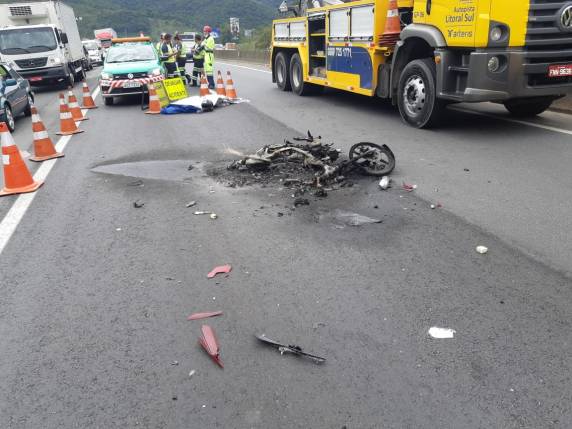 Jovem motociclista morre em acidente na BR 101 em Iatajaí - foto 2