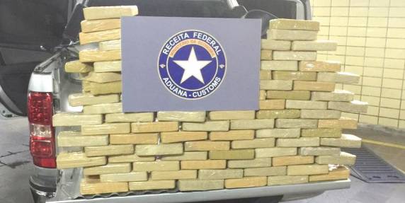 Cerca de 100 quilos de pasta base da droga estavam em uma caminhonete abordada em Santo Antônio da Patrulha
