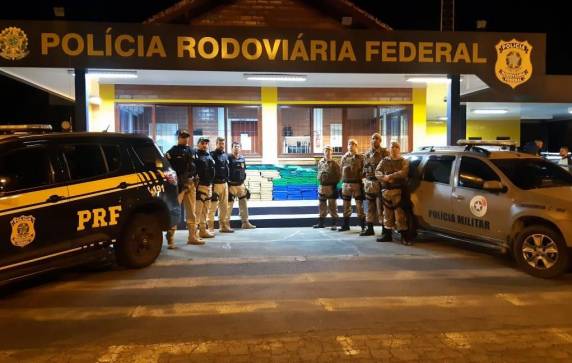Ação conjunta PRF e PM apreende 125 kg de maconha na BR 282 em Rancho Queimado - foto 5