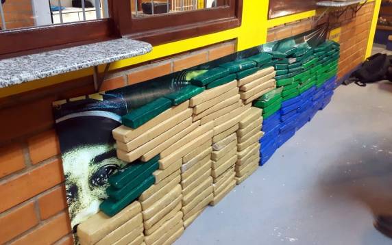 Ação conjunta PRF e PM apreende 125 kg de maconha na BR 282 em Rancho Queimado - foto 2