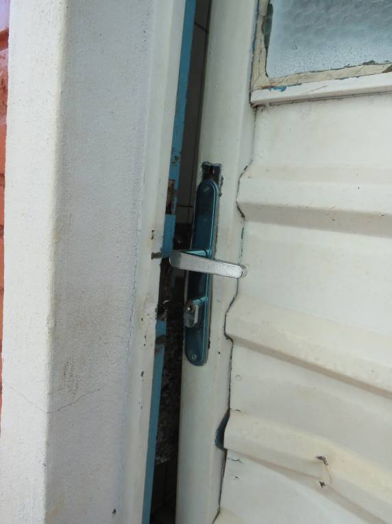 Vila Pratos vive madrugada de vandalismo - foto 4