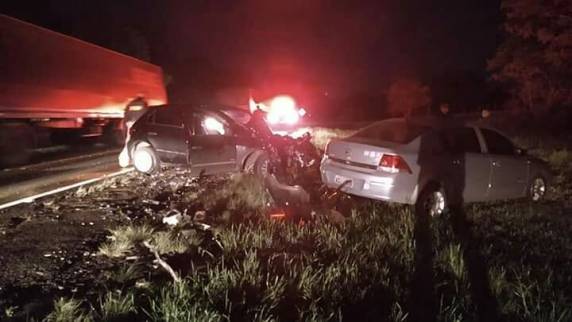 Grave acidente deixa feridos e quatro carros destruídos em Passo Fundo - foto 3