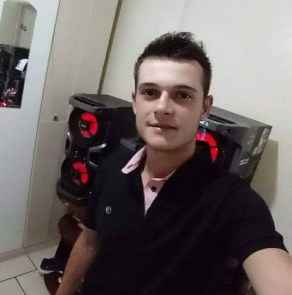 Acidente foi registrado na noite deste domingo (13)