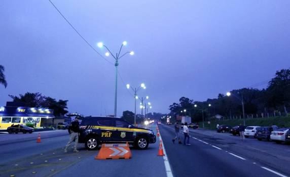 Primeiro final de semana da Operação Festas de Outubro da PRF flagra 544 motoristas embriagados nas rodovias da região - foto 2