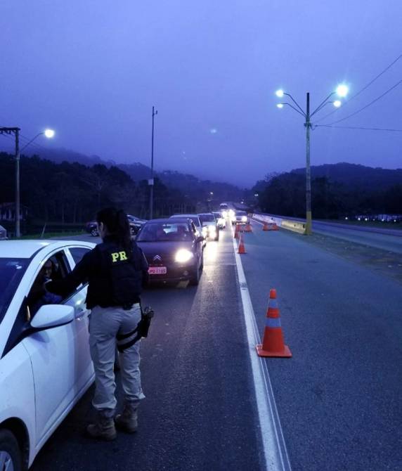 Primeiro final de semana da Operação Festas de Outubro da PRF flagra 544 motoristas embriagados nas rodovias da região - foto 4