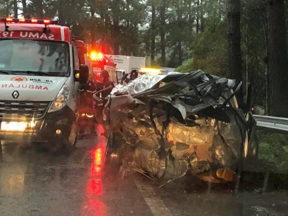 Duas mulheres e duas crianças morrem em grave acidente na BR-282, em Águas Mornas - foto 3