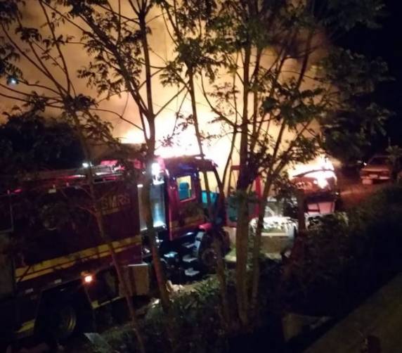 Incêndio consome residência no bairro Lambari em Ijuí - foto 2