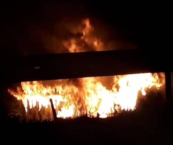 Incêndio consome residência no bairro Lambari em Ijuí - foto 3