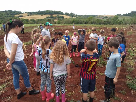 Educação no Campo: Escola Bem Viver Caúna realiza implantação de um pomar na escola - foto 2