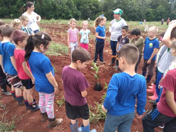 Educação no Campo: Escola Bem Viver Caúna realiza implantação de um pomar na escola - foto 4