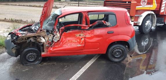 Colisão frontal ocorreu na SC-108 na manhã desta quinta-feira. Na mesma região, uma criança de 2 anos morreu após um acidente na BR-470, em Pouso Redondo