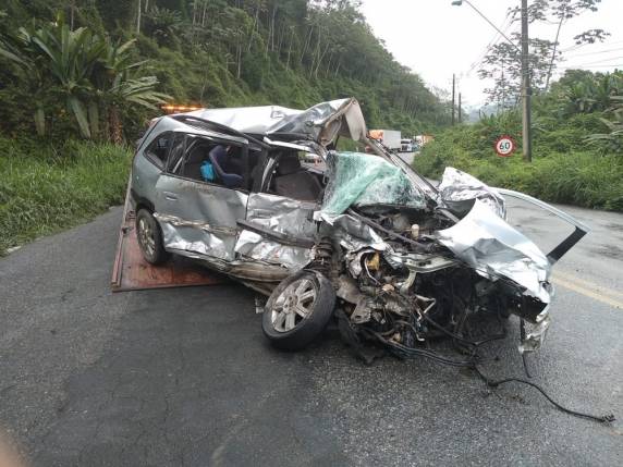 Colisão frontal ocorreu na SC-108 na manhã desta quinta-feira. Na mesma região, uma criança de 2 anos morreu após um acidente na BR-470, em Pouso Redondo