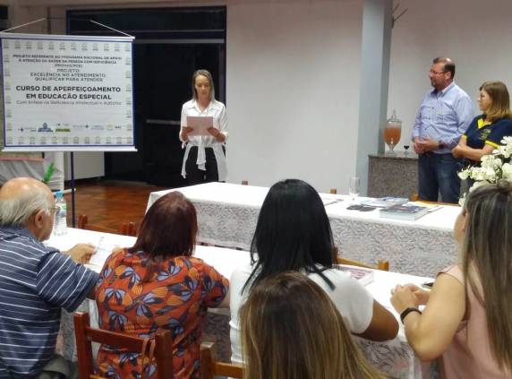 Apae de Três de Maio entrega certificados do curso de Aperfeiçoamento em Educação Especial - foto 2
