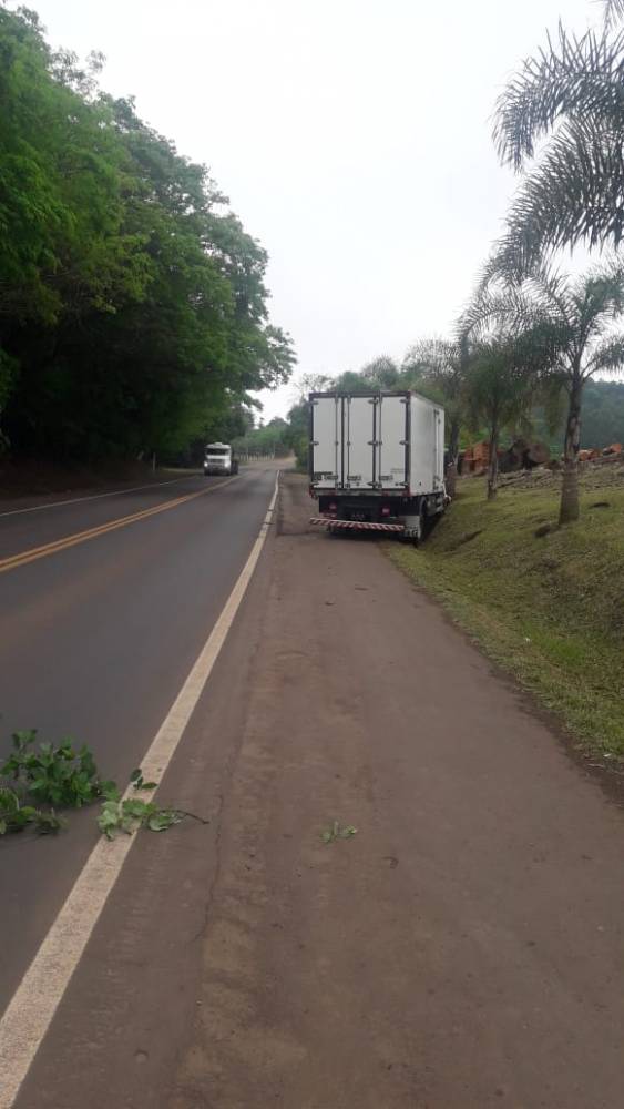 Carro invade pista contrária e causa acidente em Boa Vista do Buricá - foto 3