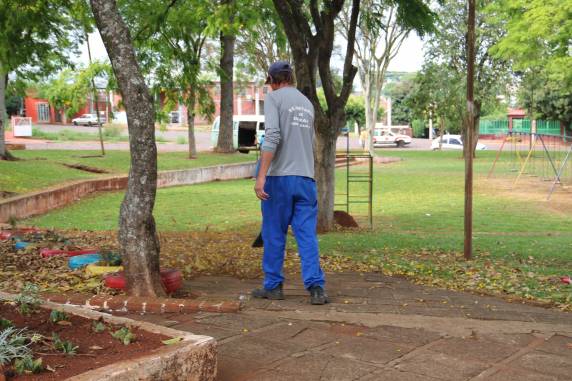Nosso Bairro Melhor: mutirão de limpeza é realizado na Praça do Bairro São Francisco - foto 3