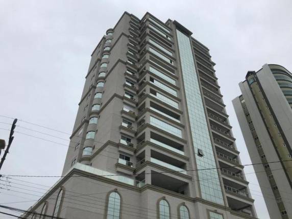 Menina estaria com a família visitando o imóvel em construção na tarde de domingo (20)