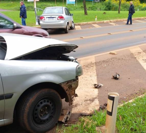 Colisão envolve dois veículos no trevo do Bairro Modelo em Ijuí - foto 2