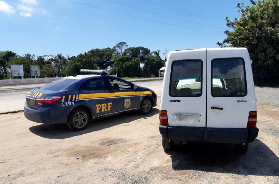 PRF recupera furgão roubado em Rio do Sul e que circulava clonado na BR 470 em Navegantes - foto 3