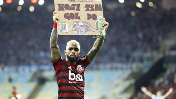 Gabigol, duas vezes, Bruno Henrique, Rodrigo Caio e Pablo Marí marcam para o Rubro-Negro e eliminam o Tricolor