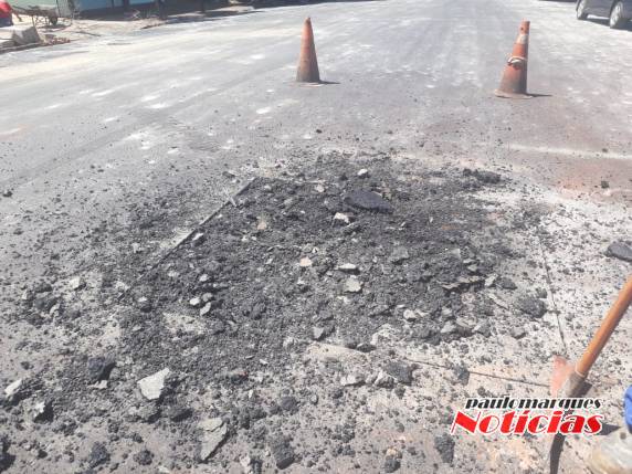 Mesmo antes de ser inaugurado asfalto da Rua Osvaldo Cruz já tem remendo da CORSAN - foto 2