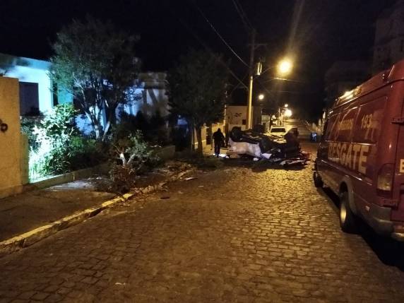 Condutor de 17 anos envolve se em acidente durante a madrugada em Santiago - foto 2