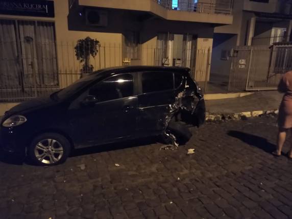 Condutor de 17 anos envolve se em acidente durante a madrugada em Santiago - foto 3