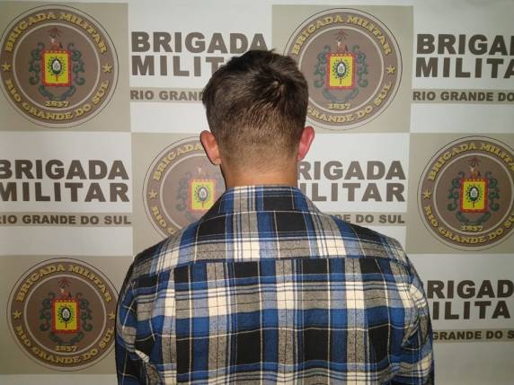 Homem e mulher são presos pela Brigada Militar flagrados por tráfico de drogas em Santa Rosa - foto 3