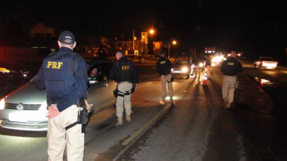 Cinturão da Oktoberfest: PRF fecha cerco contra motoristas embriagados na noite de sexta e madrugada e manhã de sábado - foto 2