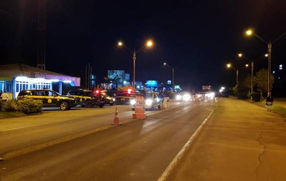 Cinturão da Oktoberfest: PRF fecha cerco contra motoristas embriagados na noite de sexta e madrugada e manhã de sábado - foto 4