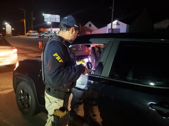 PRF realiza fiscalização de alcoolemia no último final de semana das Festas de Outubro - foto 3