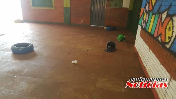 Vândalos atacam escolas São Francisco e Ciep Glória Veronese em Três de Maio - foto 3